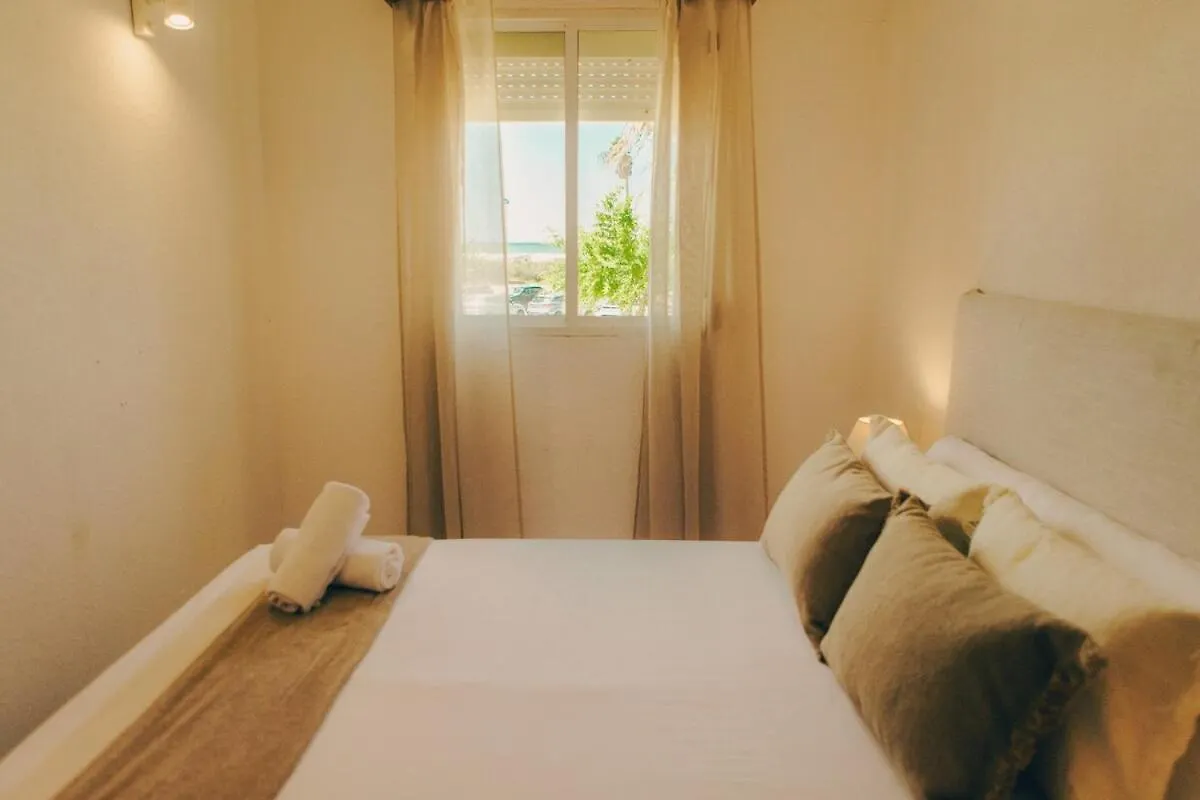 Thera Beachfront Villa - Sea Views & Free Parking 콘일데라프론테라 스페인