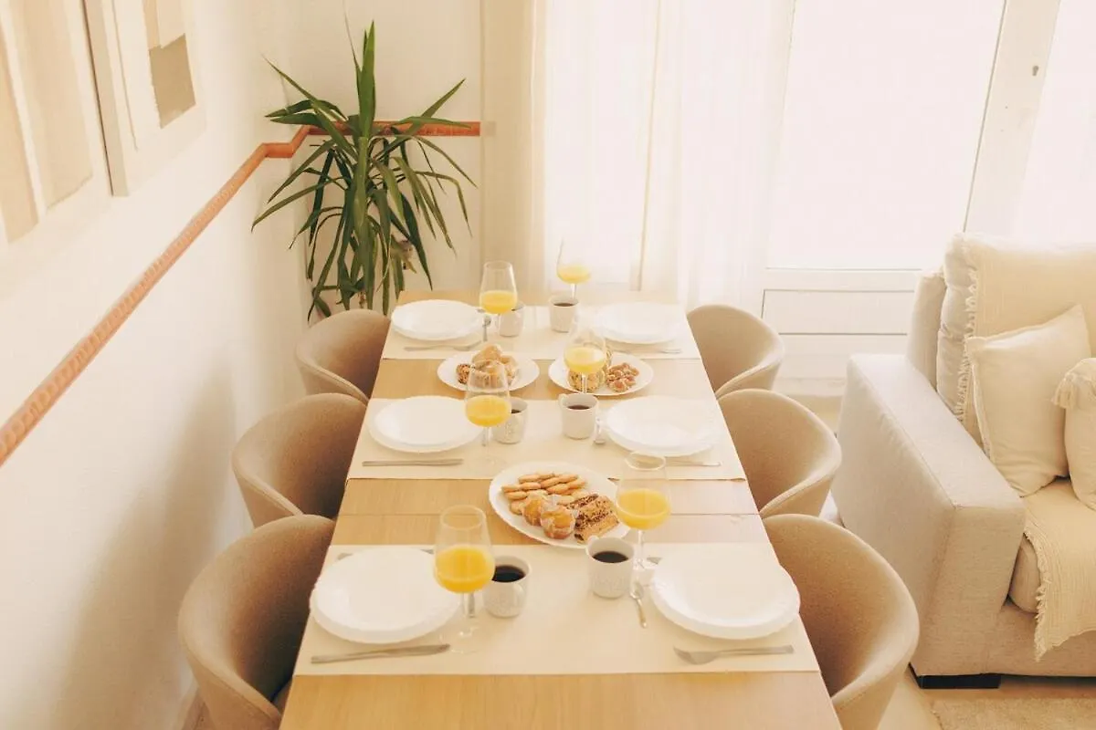 Thera Beachfront Villa - Sea Views & Free Parking 콘일데라프론테라