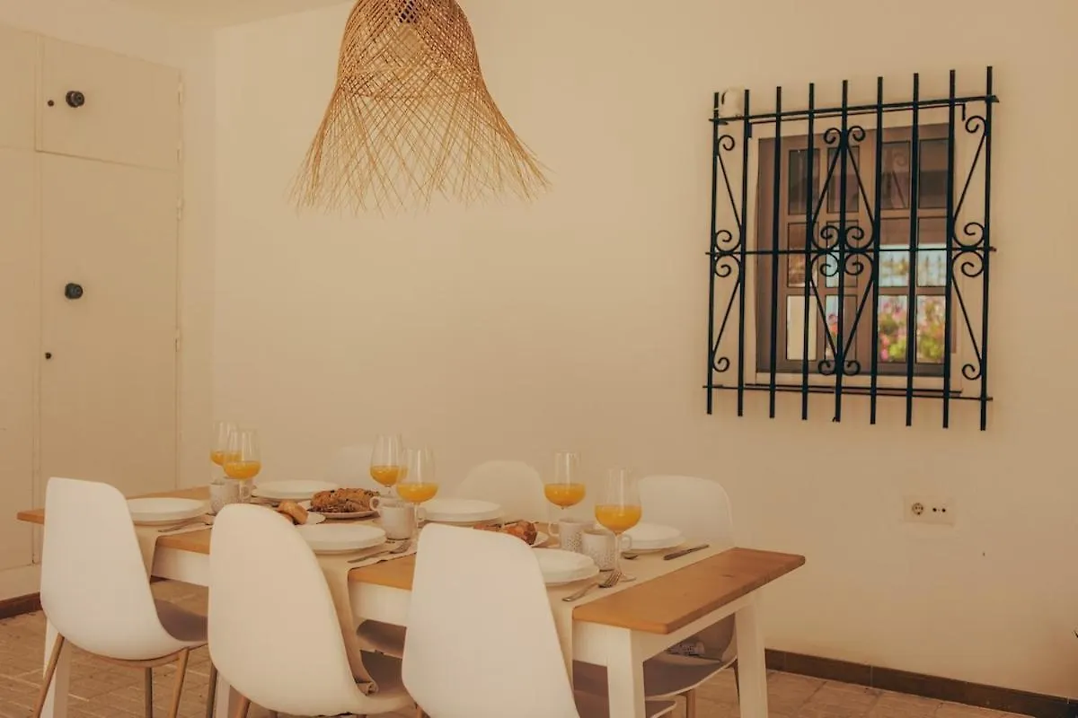 Thera Beachfront Villa - Sea Views & Free Parking 콘일데라프론테라